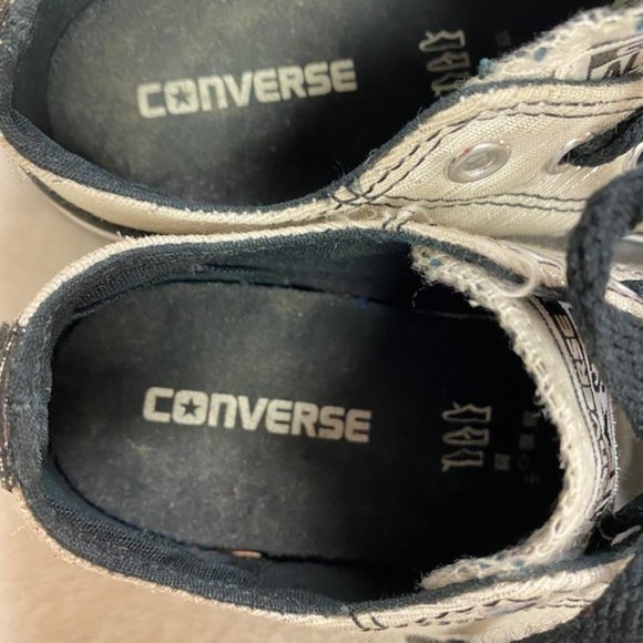 Girl's Converse Chuck Taylor All Stars Silver Metallic Sneakers, size 13 Youth - Picture 14 of 15